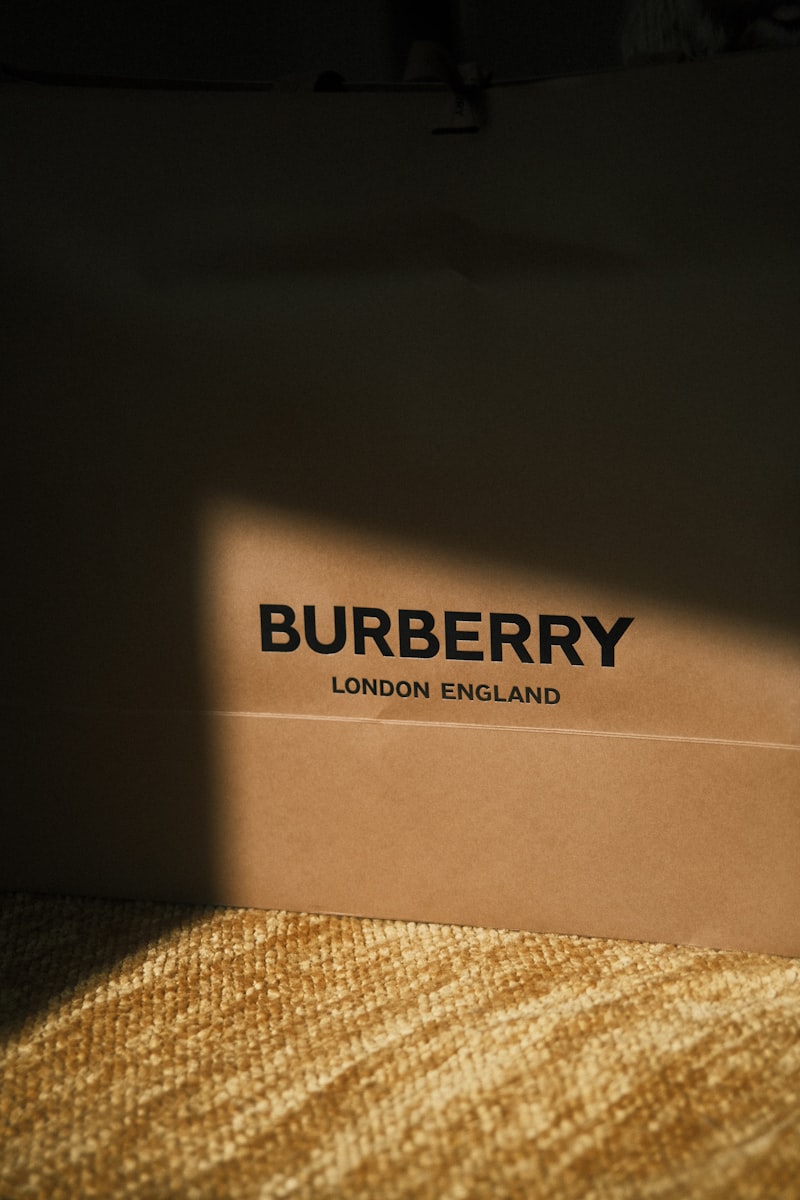 Burberry Mr. Burberry Hangi Ülkenin Markası? Burberry Mr. Burberry Hangi Ülkenin Markası?