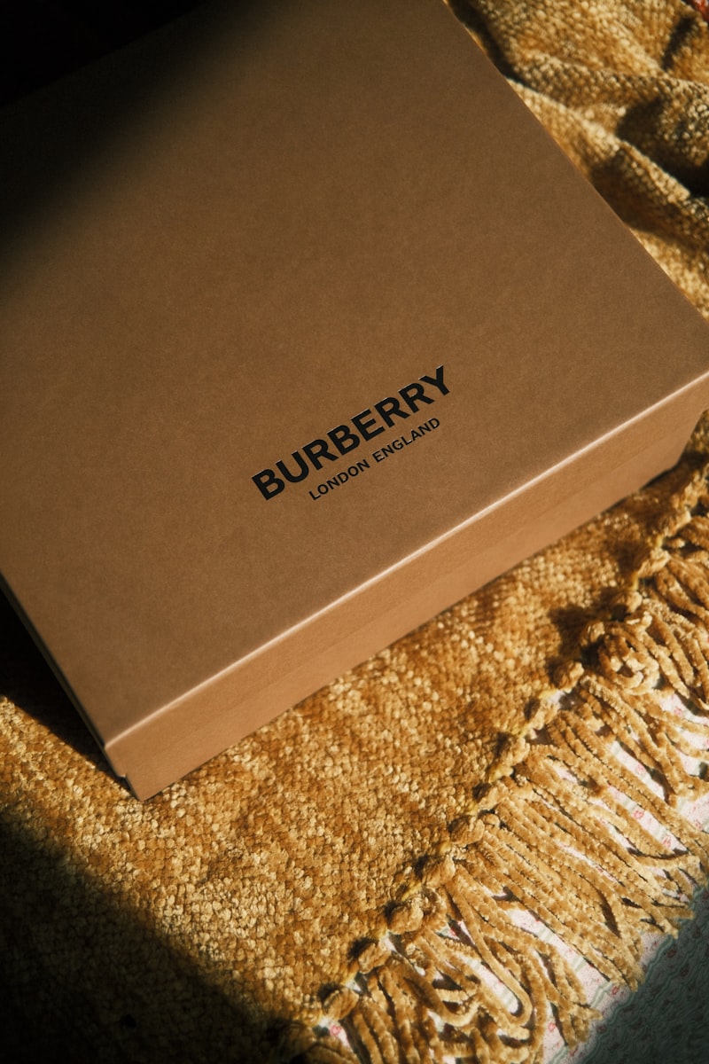 Burberry Mr. Burberry Hangi Ülkenin Markası? Burberry Mr. Burberry Hangi Ülkenin Markası?